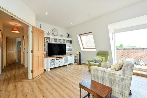 2 bedroom flat for sale, Swan Street, Petersfield, Hampshire