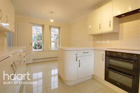 3 bedroom terraced house to rent, Lyminster Close, Bury St Edmunds