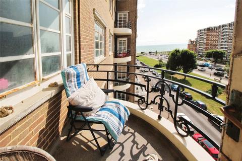 3 bedroom flat to rent, Grand Avenue, East Sussex BN3