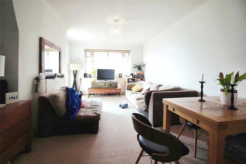 3 bedroom flat to rent, Grand Avenue, East Sussex BN3