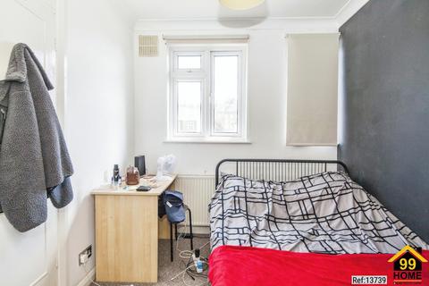 4 bedroom flat to rent, Kings Avenue, London, Lambeth, SW12