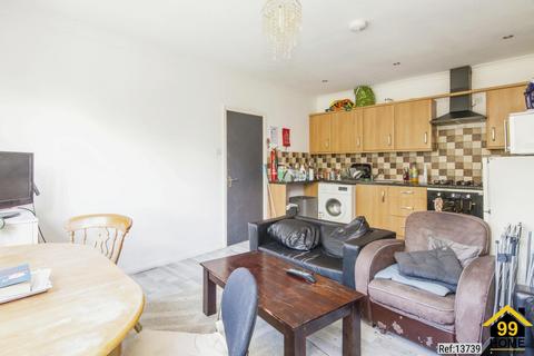 4 bedroom flat to rent, Kings Avenue, London, Lambeth, SW12