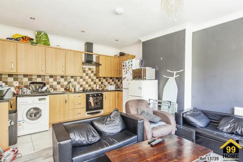 4 bedroom flat to rent, Kings Avenue, London, Lambeth, SW12