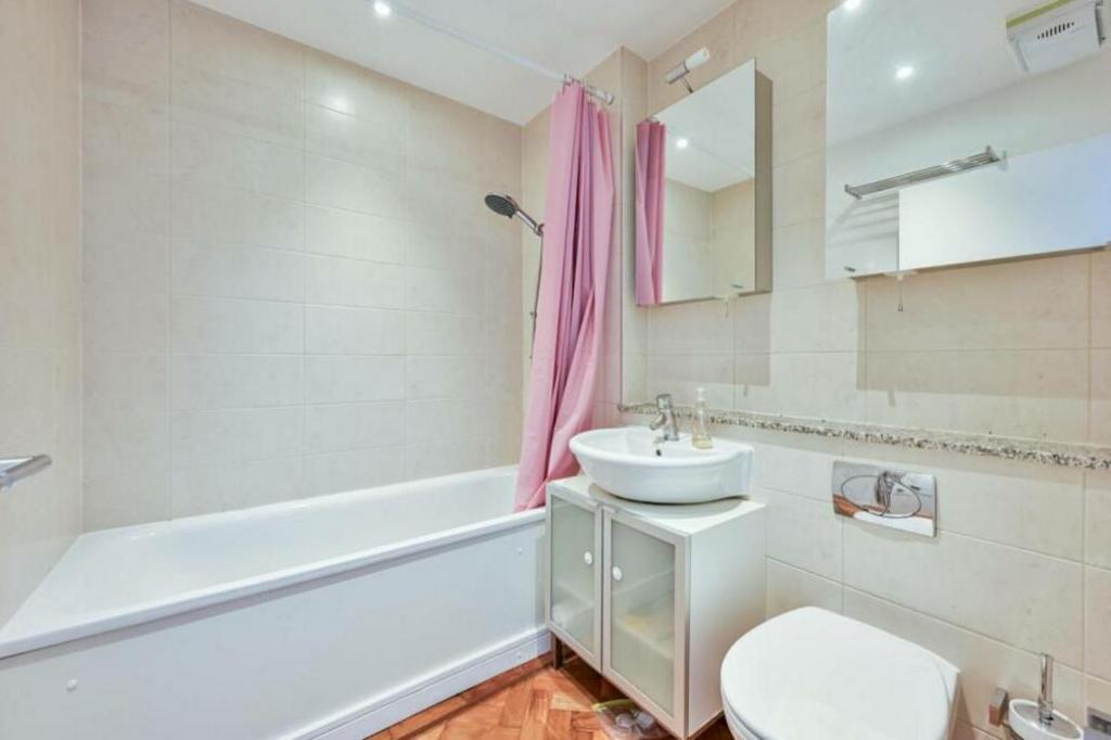 En Suite Bathroom