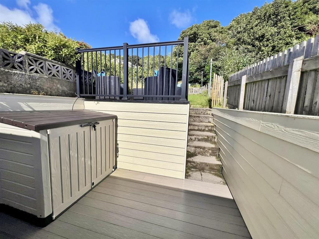 Lower deck