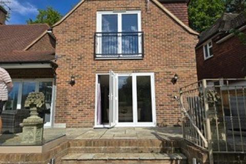 1 bedroom ground floor flat to rent, Downs Road, Epsom, Surrey. KT18