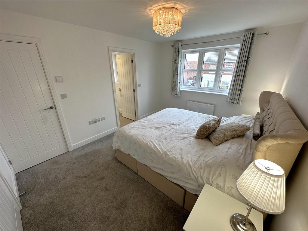 Master Bedroom Into En-Suite 378
