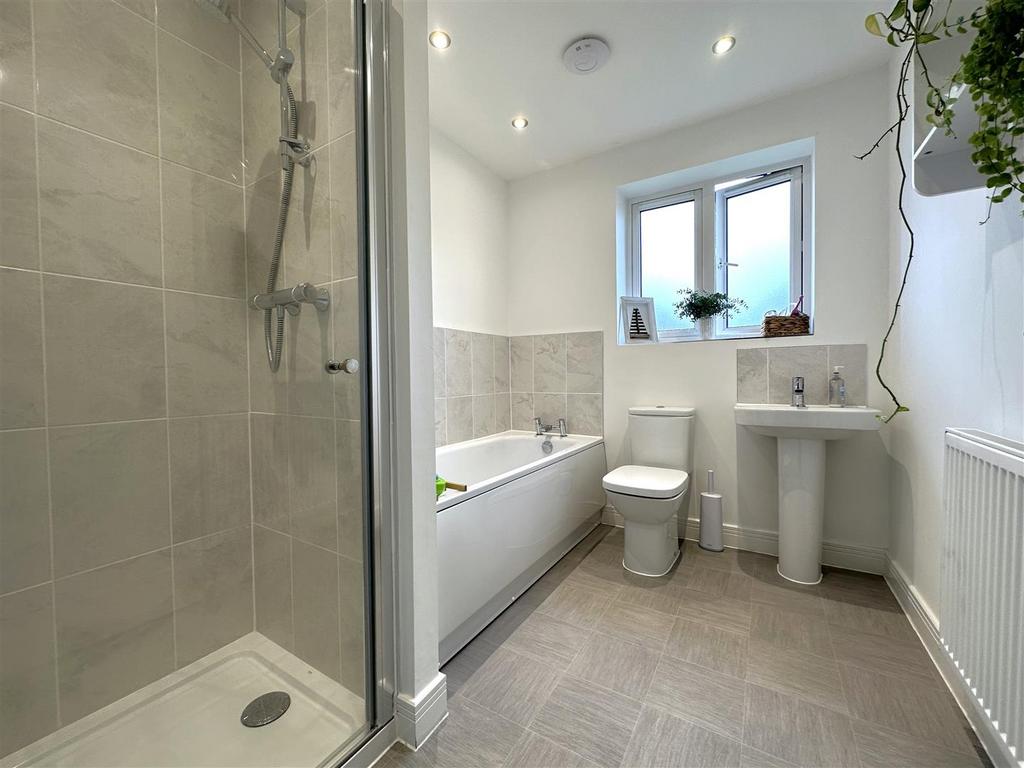 Four-Piece Family Bathroom 373