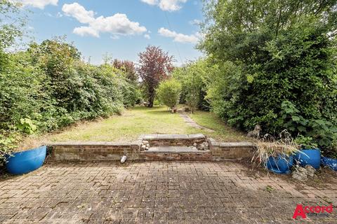 2 bedroom semi-detached bungalow for sale, Kings Gardens, Upminster, RM14