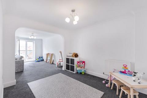 58 Sandringham Drive, Dartford, DA2 7WL
