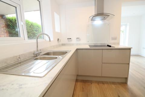 3 bedroom semi-detached house to rent, Ashley Road, Westcott