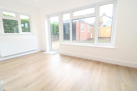3 bedroom semi-detached house to rent, Ashley Road, Westcott