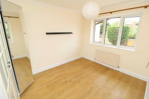 3 bedroom semi-detached house to rent, Kidd Close