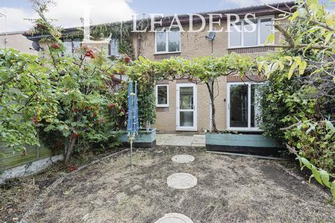 3 bedroom semi-detached house to rent, Kidd Close