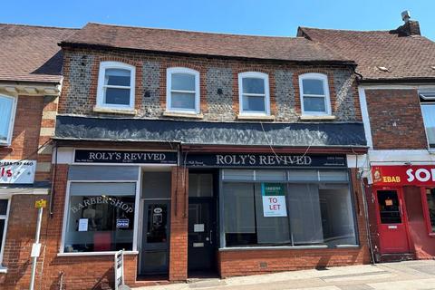 Property for sale, Freehold investment comprising an upper floor flat and two retail units in Wantage