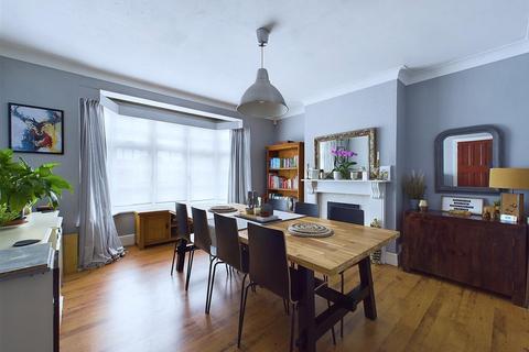 60 Pagehurst Road, Croydon, CR0 6NR