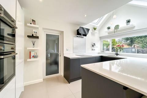 16 Redlands Way, Sutton Coldfield, B74 3ET