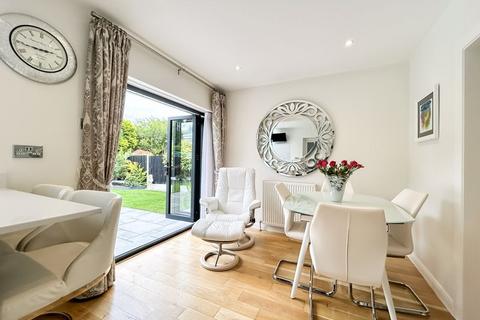 16 Redlands Way, Sutton Coldfield, B74 3ET