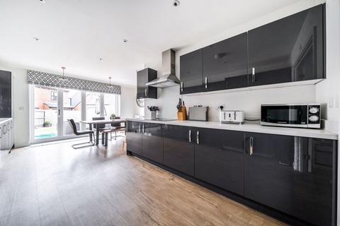 36 Dart Avenue, Exeter, EX2 7FX