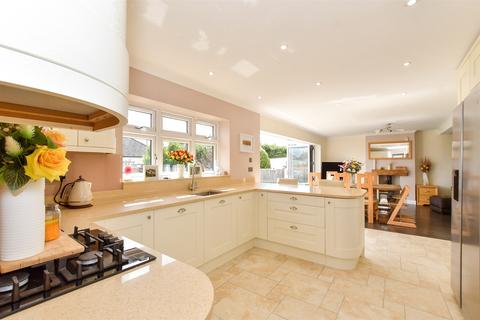 4 bedroom chalet for sale, Ethelred Gardens, Wickford, Essex