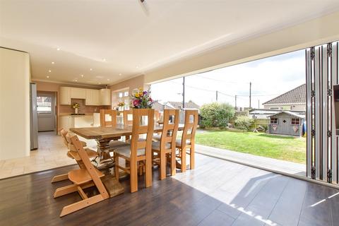 4 bedroom chalet for sale, Ethelred Gardens, Wickford, Essex