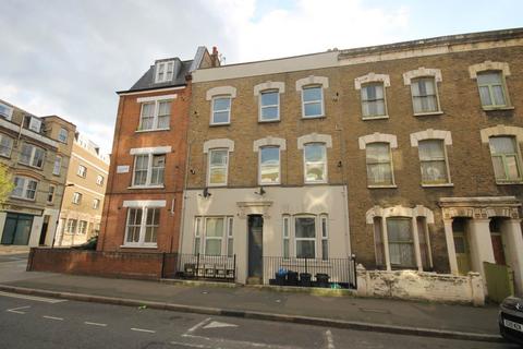 3 bedroom flat to rent, Chatsworth Road, Hackney, London