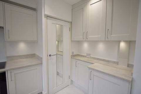 2 bedroom flat to rent, 47 West Cliff Road, ,