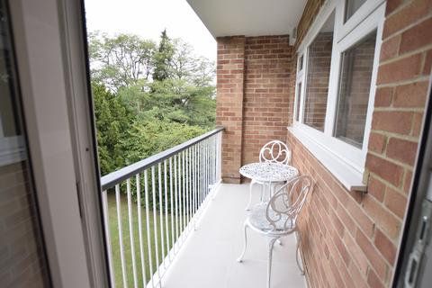 2 bedroom flat to rent, 47 West Cliff Road, ,