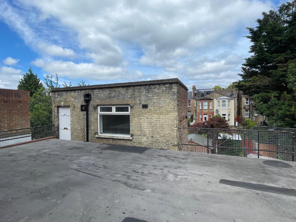 Alternative view of the studio flat