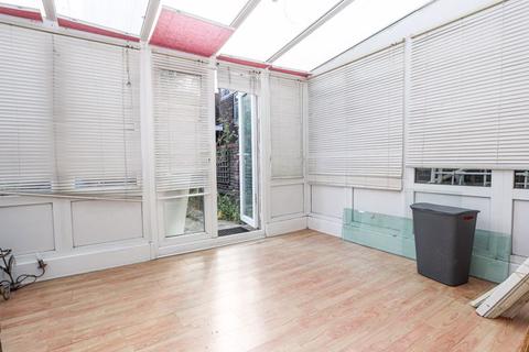 4 bedroom terraced house to rent, Convair Walk, Northolt