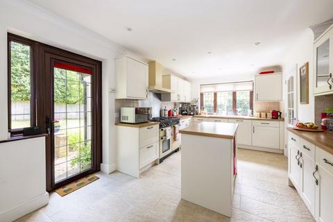 4 bedroom detached house for sale, London Road, Uckfield