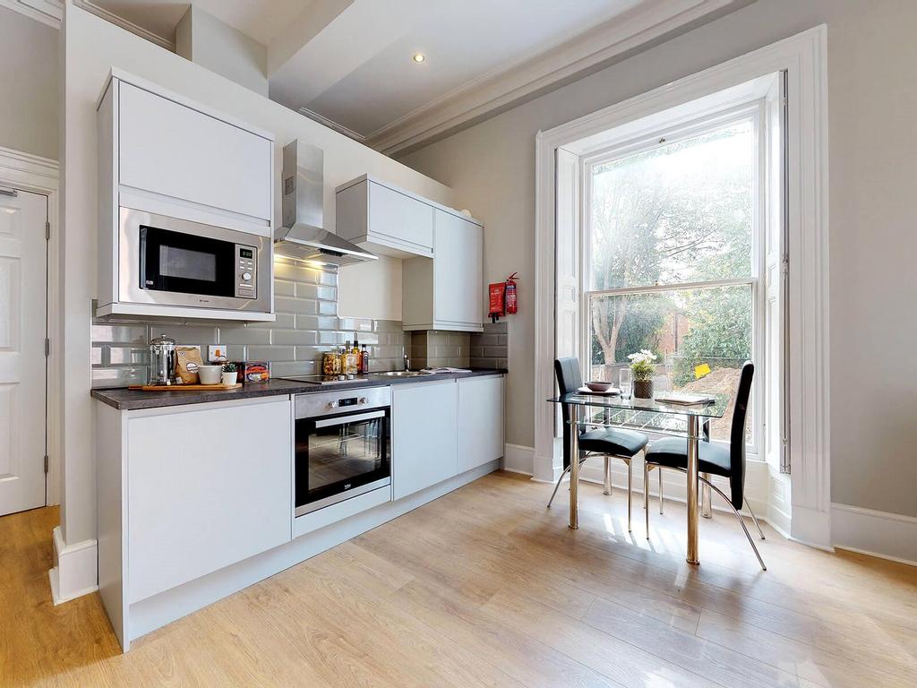 Apartment in Leeds, West Yorkshire - View 5
