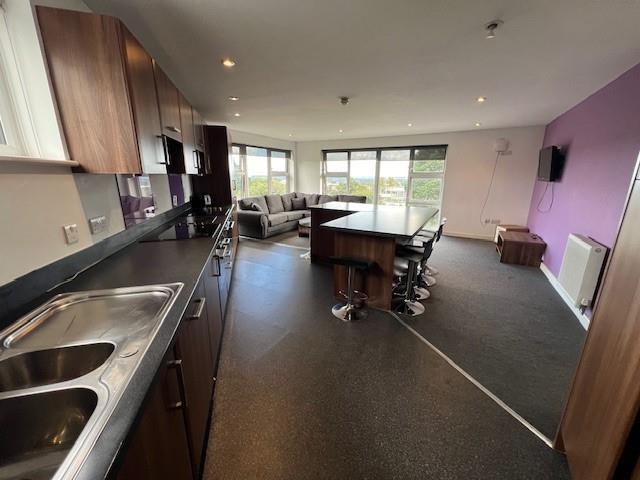 Flat 16 Peninsula kitchen breakfast M.jpg