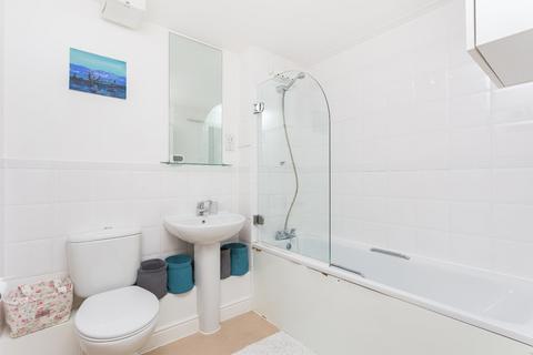 2 bedroom apartment for sale, Simpson Close, Croydon, CR0