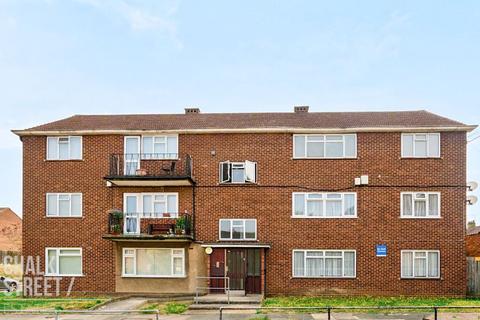 2 bedroom ground floor flat for sale, Stirling Close, Rainham, RM13