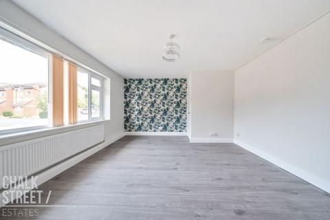 2 bedroom ground floor flat for sale, Stirling Close, Rainham, RM13