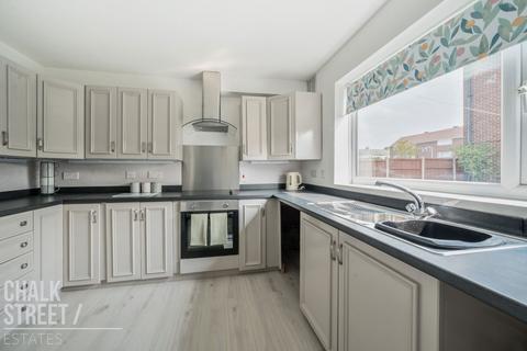 37 Stirling Close, Rainham, RM13 9NJ
