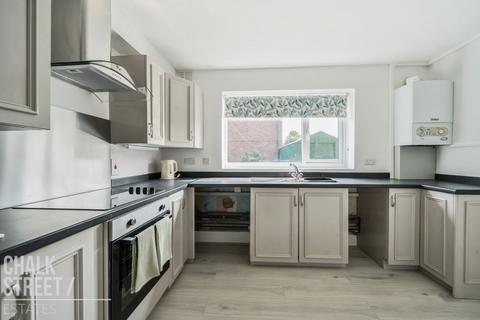 37 Stirling Close, Rainham, RM13 9NJ