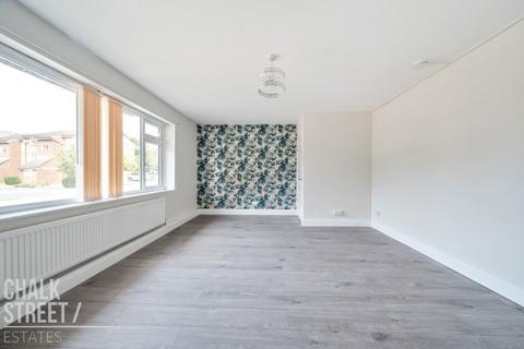 37 Stirling Close, Rainham, RM13 9NJ