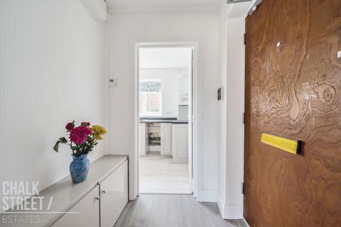 37 Stirling Close, Rainham, RM13 9NJ