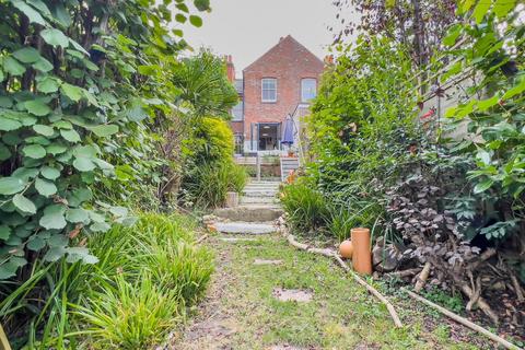 162 Elgar Road, Reading, RG2 0BN