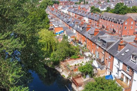 162 Elgar Road, Reading, RG2 0BN