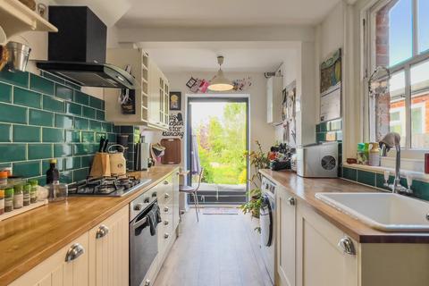 162 Elgar Road, Reading, RG2 0BN