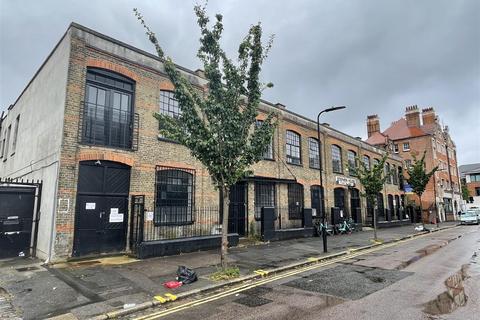 Property to rent, Darnley Road, Hackney, London