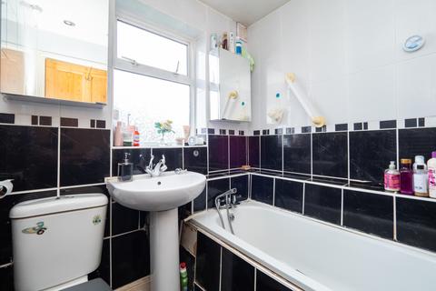 255 Gander Green Lane, Sutton, SM1 2HD