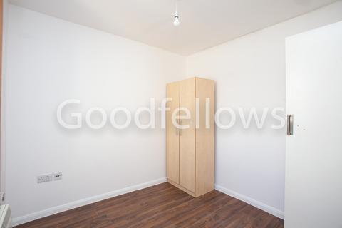 3 bedroom apartment to rent, London Road, Mitcham CR4