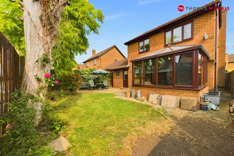 3 bedroom detached house for sale, Sparrowhawk Way, Huntingdon PE29