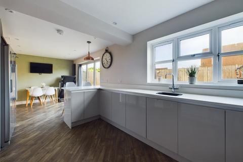 4 bedroom semi-detached house for sale, Badger Rise, Bristol BS20