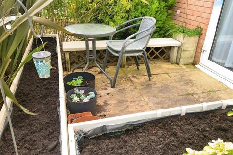 2 bedroom flat for sale, Realmwood Close, Kent CT1