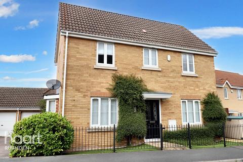 3 bedroom detached house for sale, Vicarage Road, Rushden